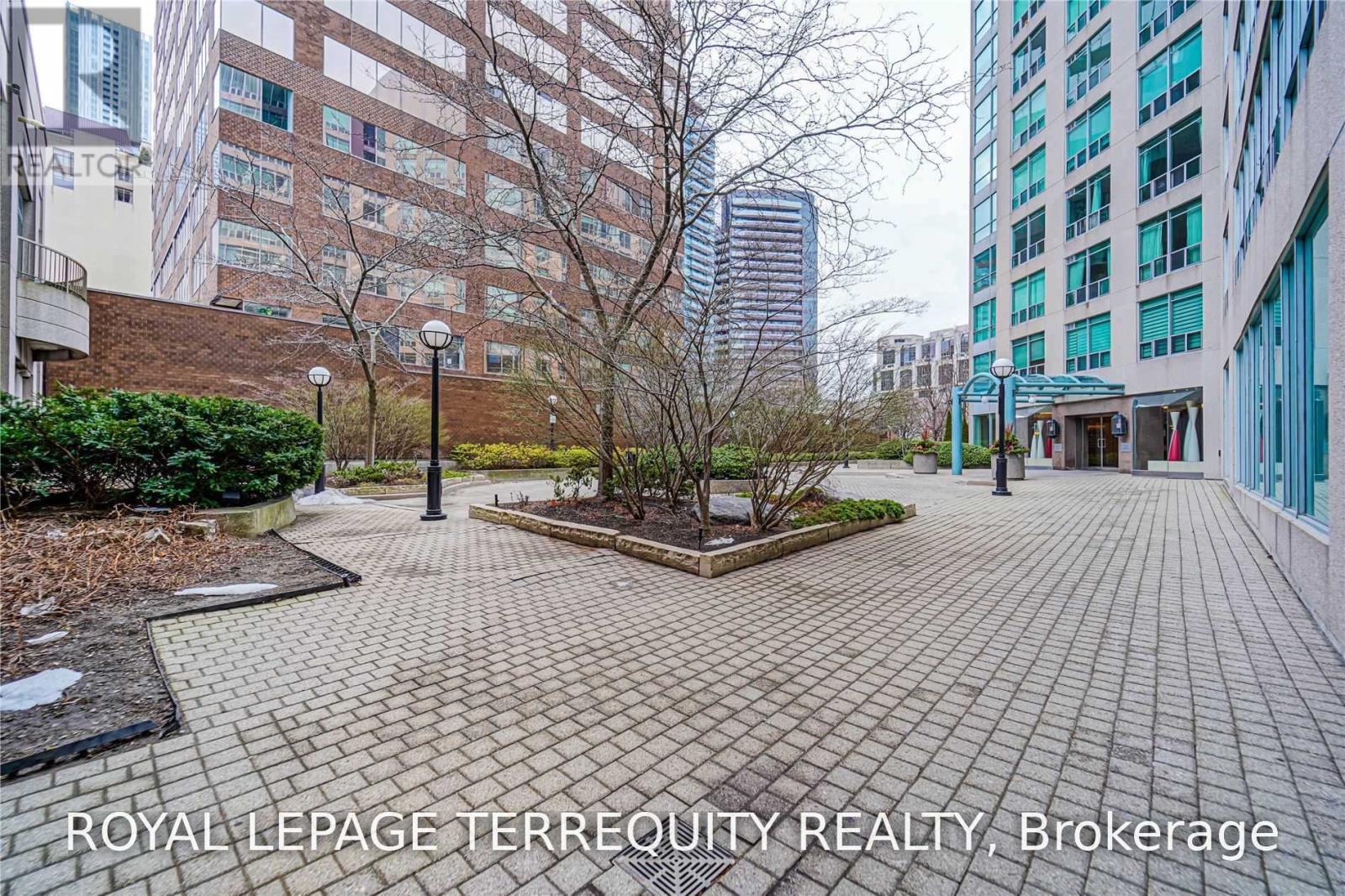 #319 942 YONGE STREET - 32