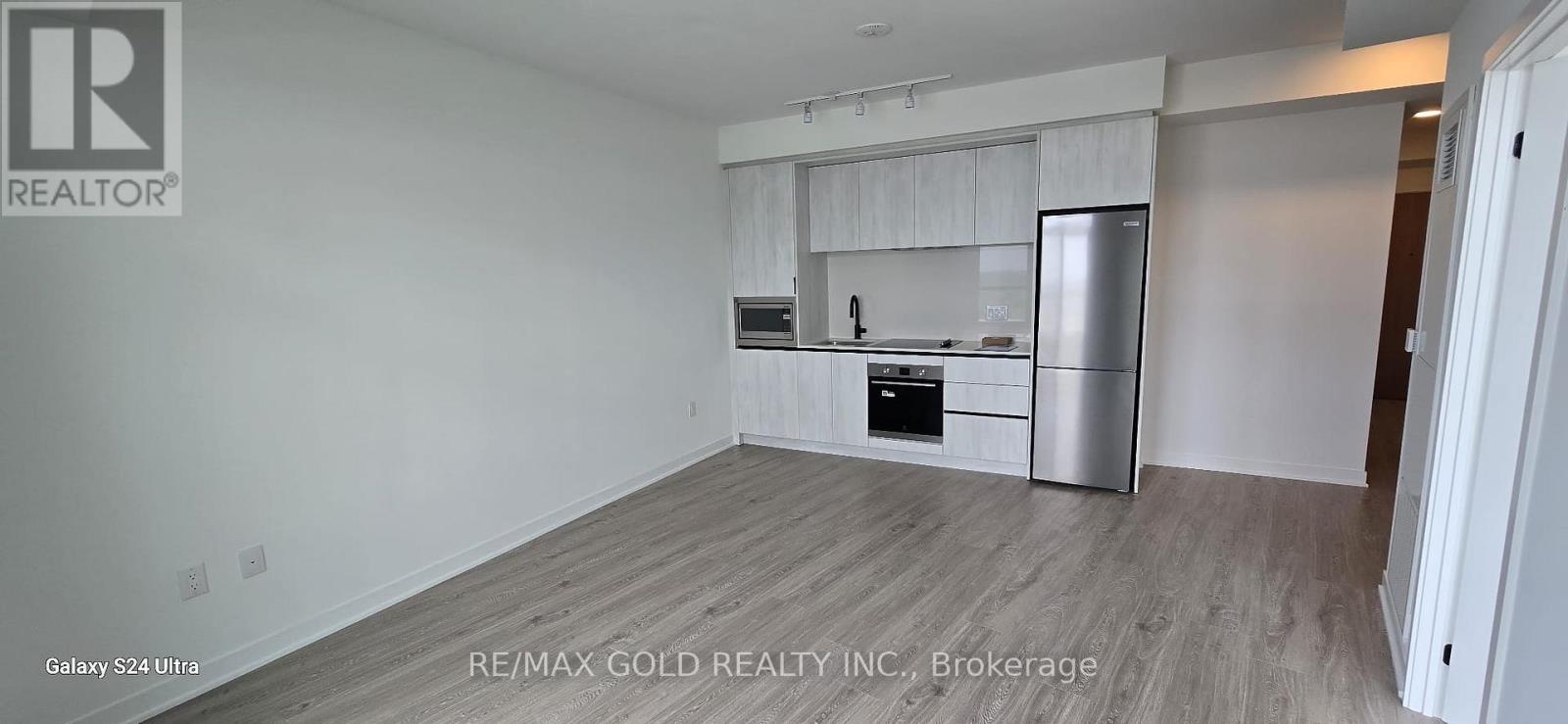 1613 - 2495 EGLINTON AVENUE W