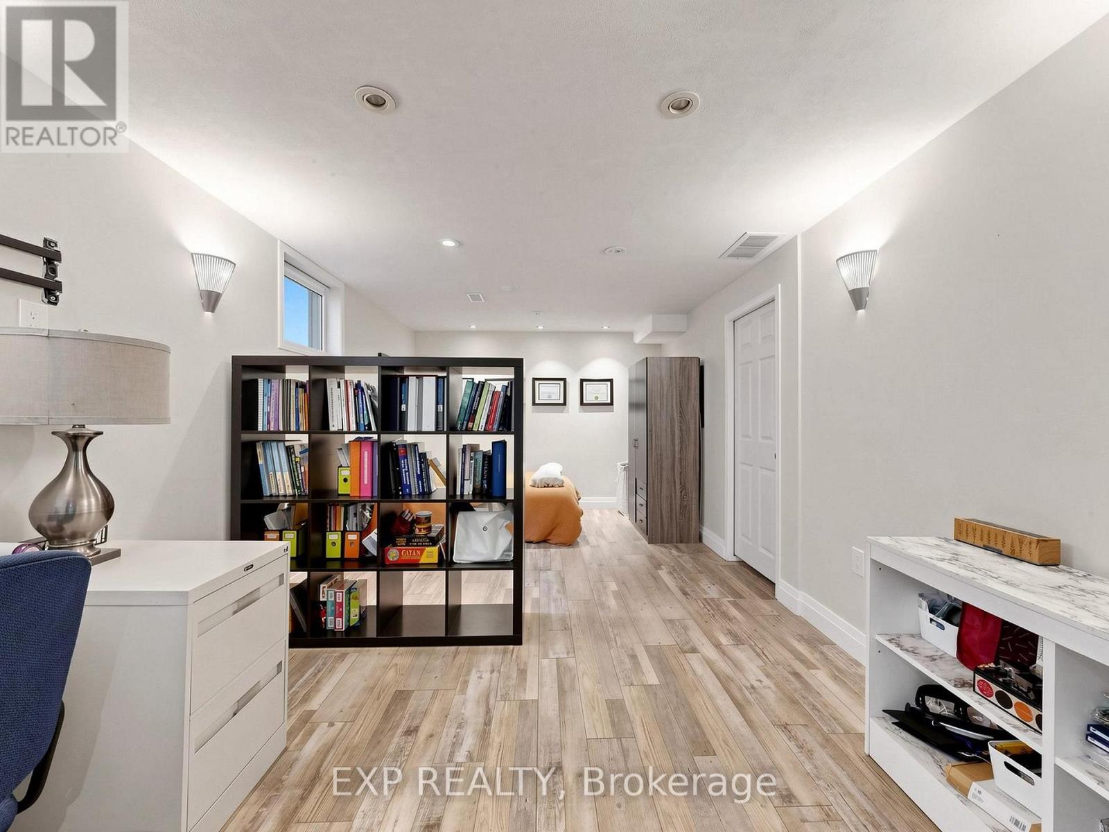 6 BOOTH LANE - Image 32