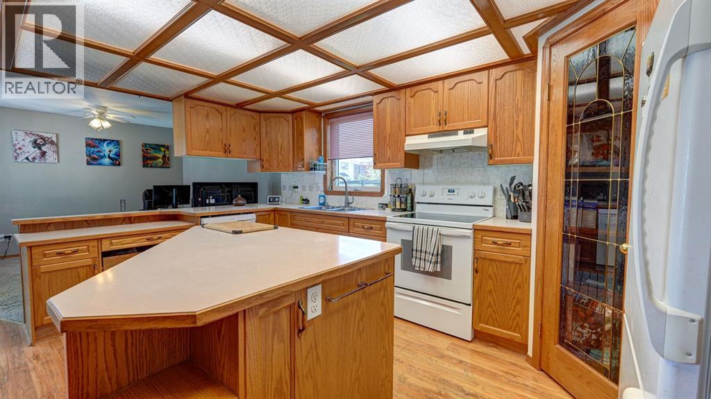 529 53 Avenue W - Image 8