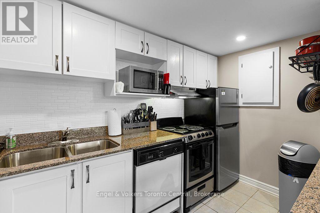 #102 796468 GREY ROAD 19 ROAD - 33