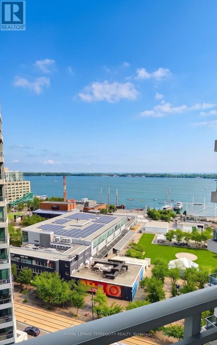 1812 - 230 QUEENS QUAY W