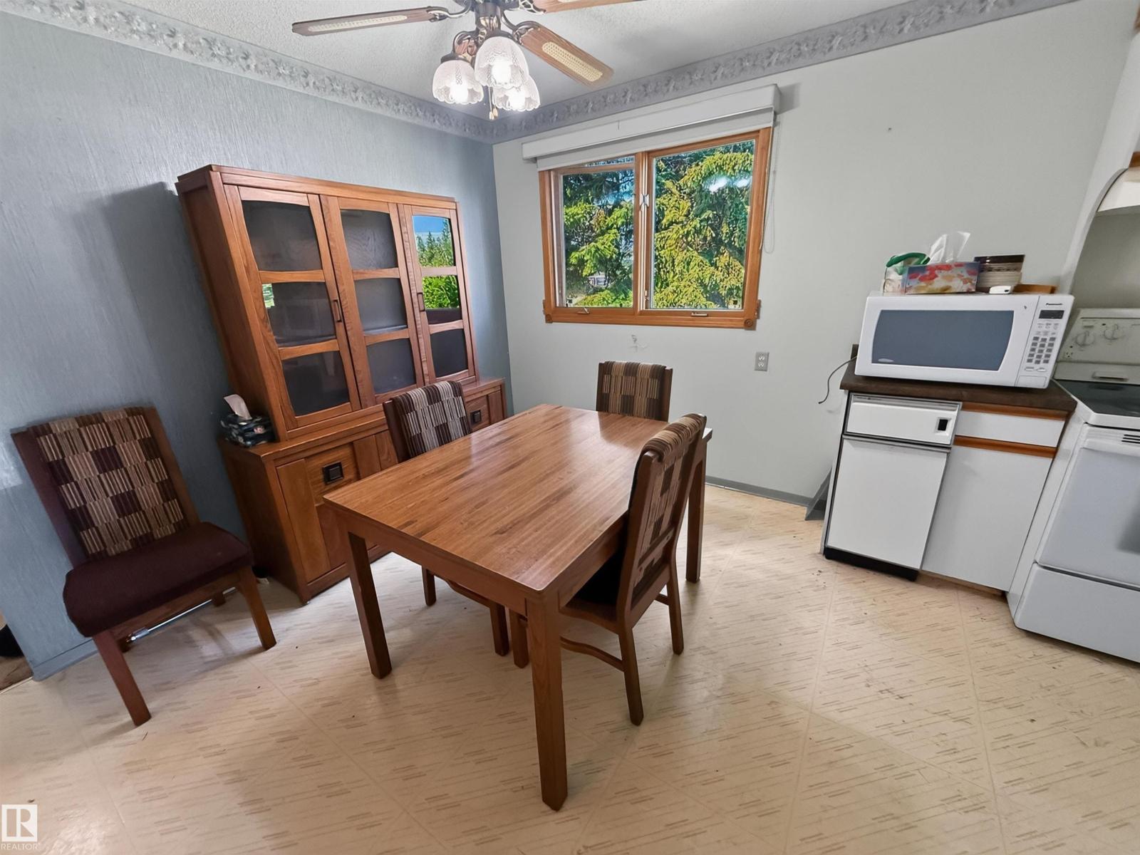 712 LAKESIDE Drive - Photo 10
