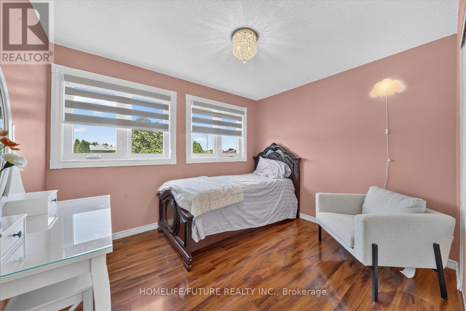 63 CHLOE CRESCENT - 27