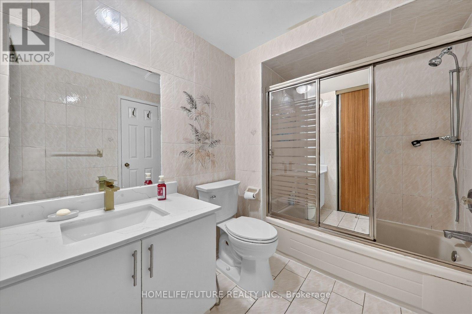 63 CHLOE CRESCENT - 35