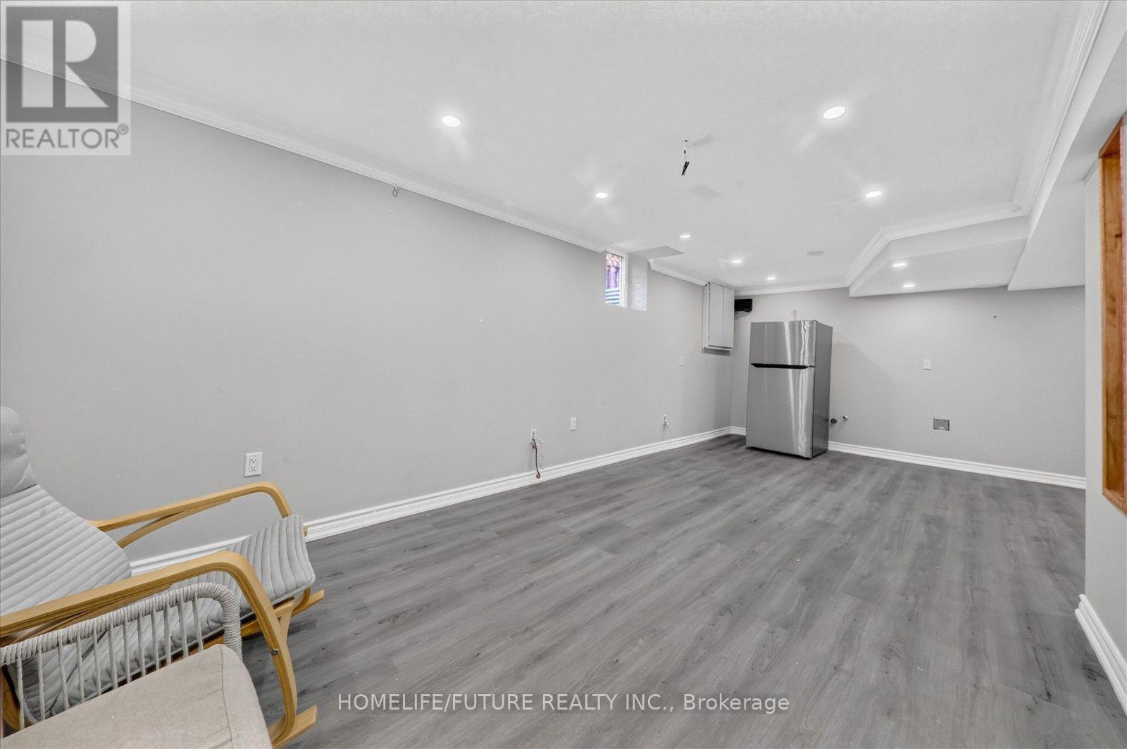 63 CHLOE CRESCENT - 42