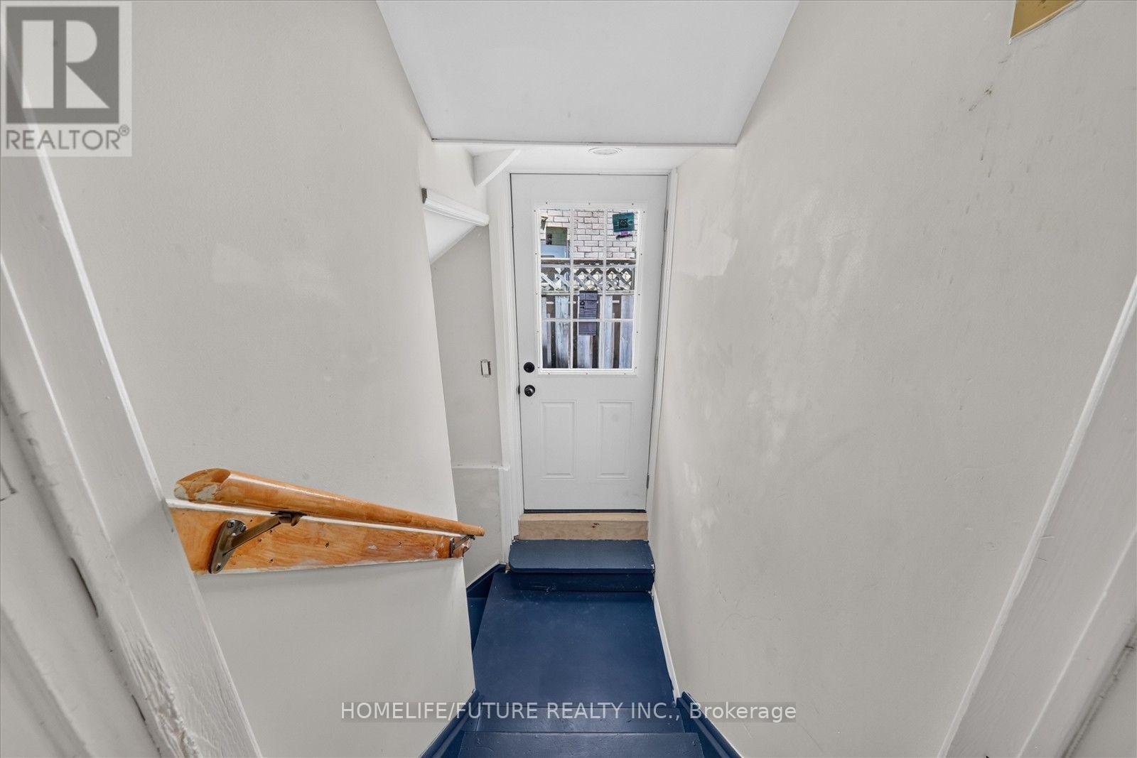 63 CHLOE CRESCENT - 36