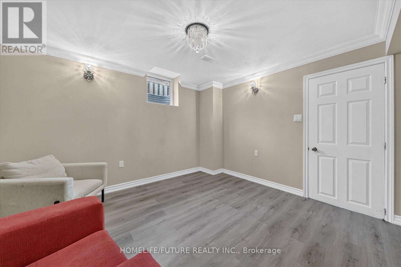 63 CHLOE CRESCENT - 39