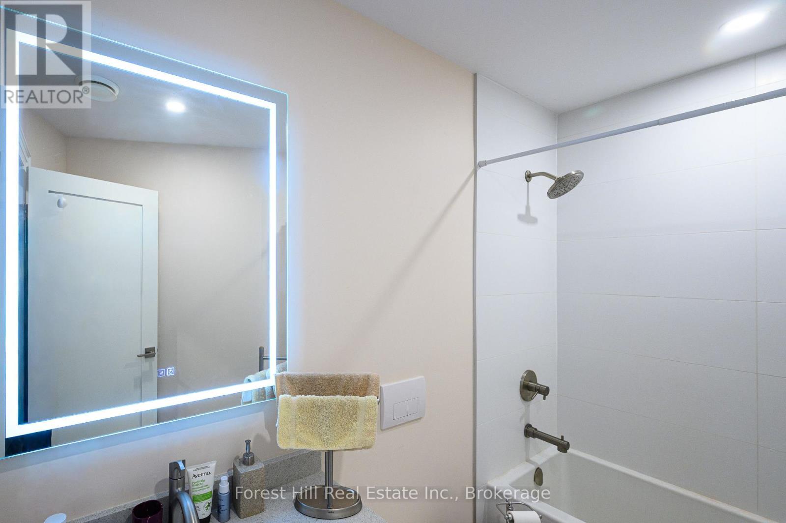 #202 32 BRUNEL ROAD S - 27