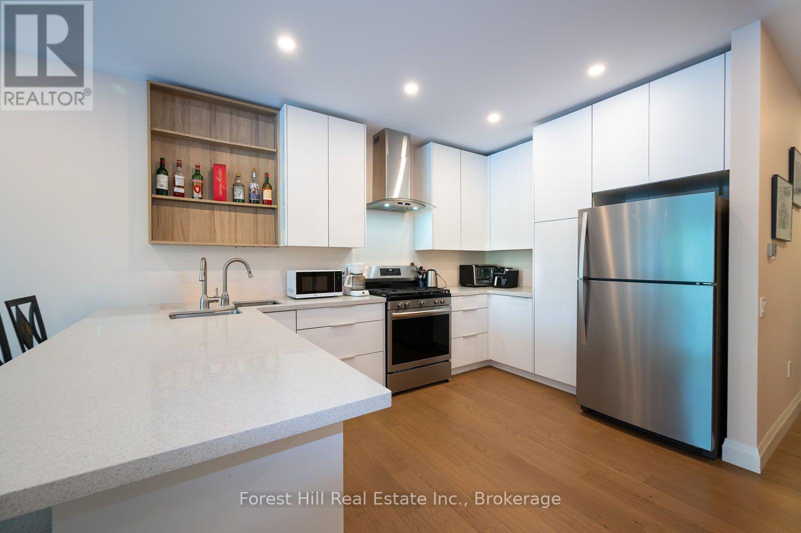 #202 32 BRUNEL ROAD S - 9