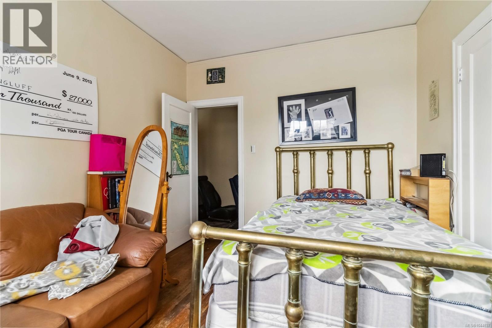 1612 Quadra St - 12