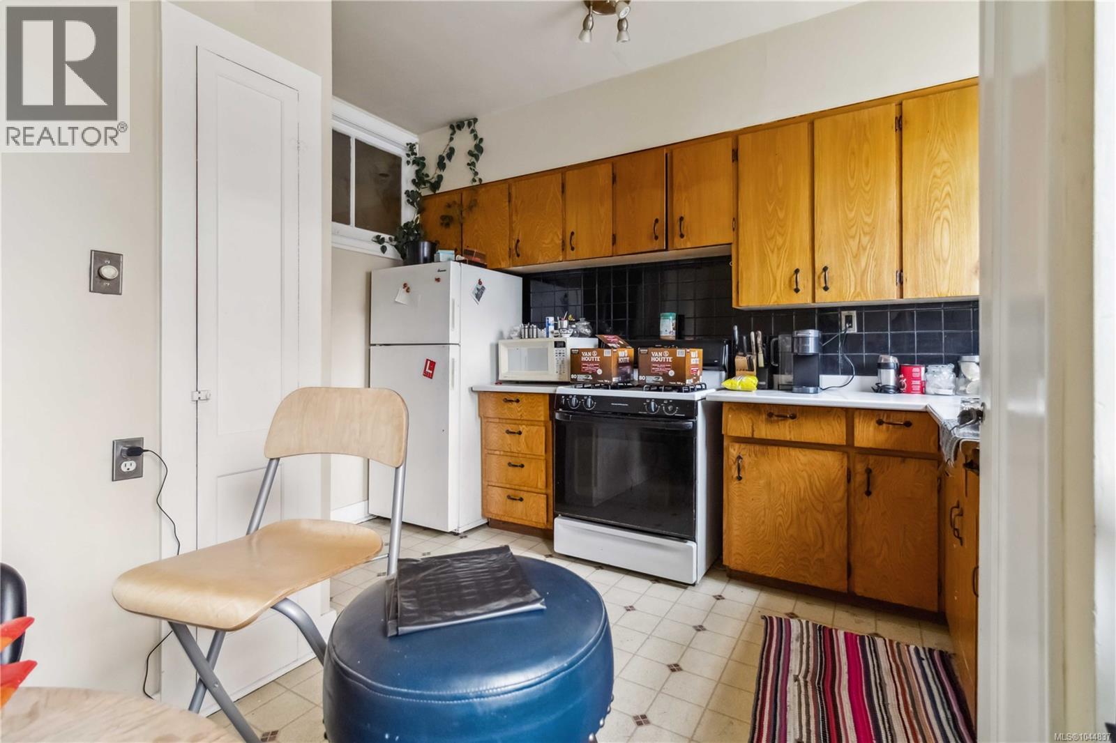 1612 Quadra St - 9