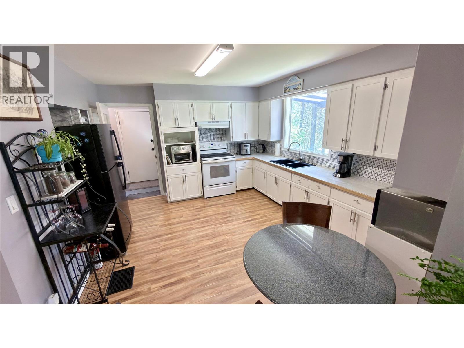 656 Strathmore Avenue - 6