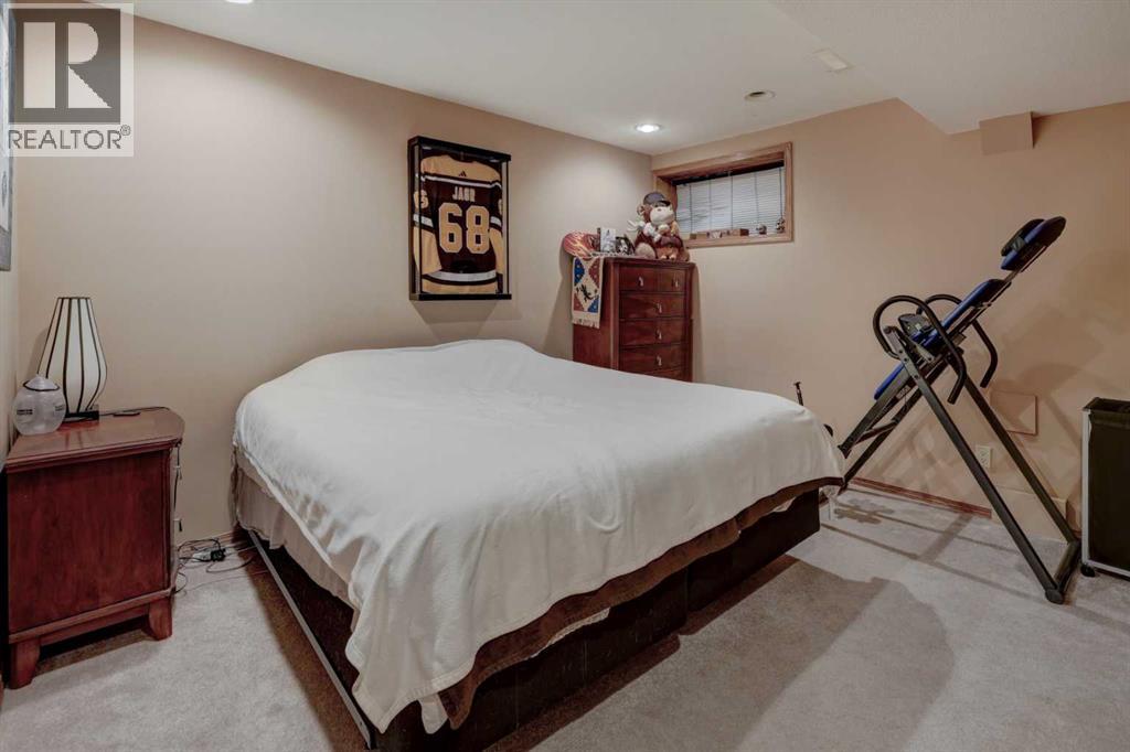 321 Gleneagles View, Cochrane