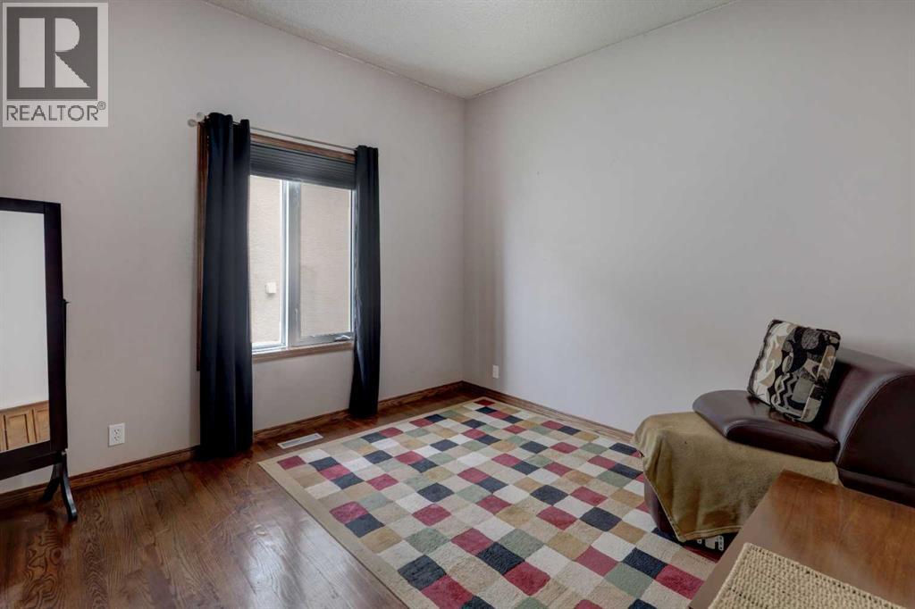 321 Gleneagles View, Cochrane