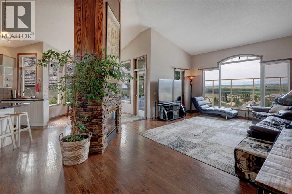 321 Gleneagles View, Cochrane