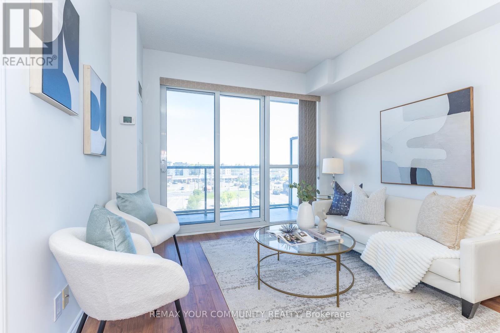 706 - 15 JAMES FINLAY WAY