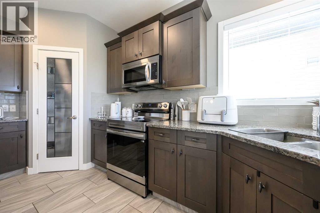 10425 128 Avenue - 12