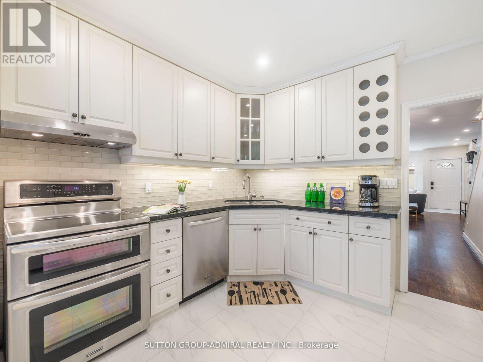 389 DAVISVILLE AVENUE - 18