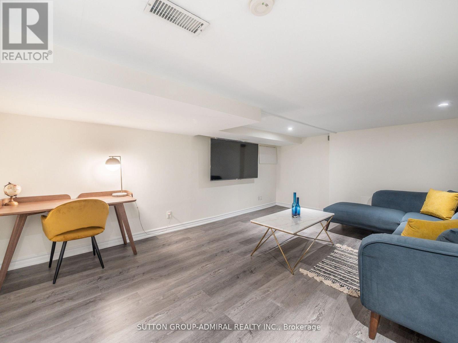 389 DAVISVILLE AVENUE - 36