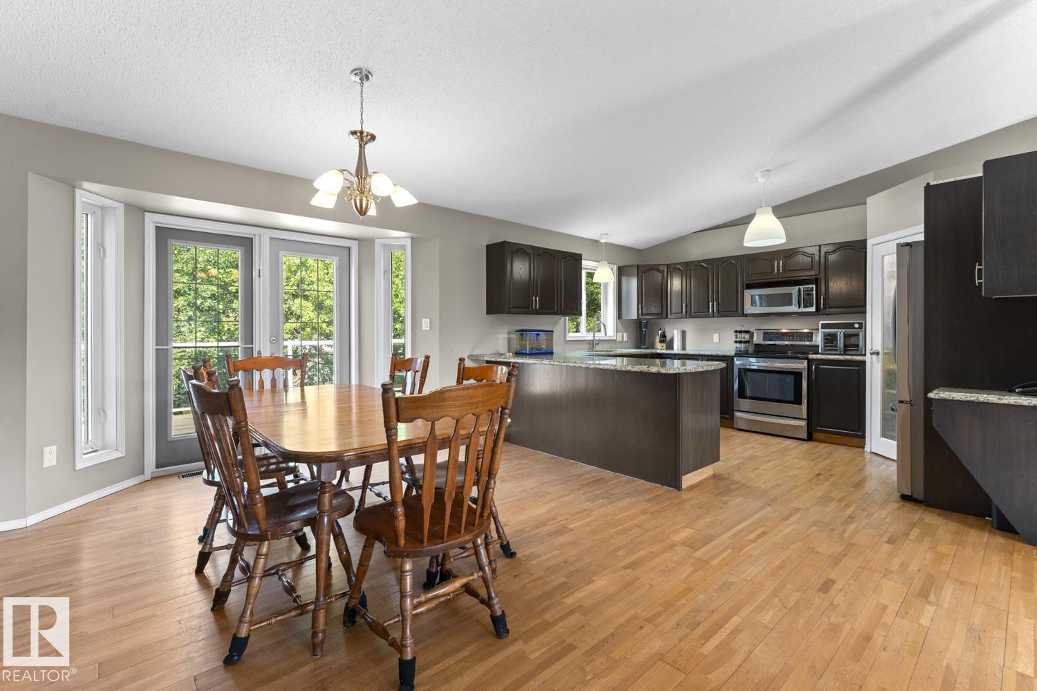 812 12 AV - Image 11