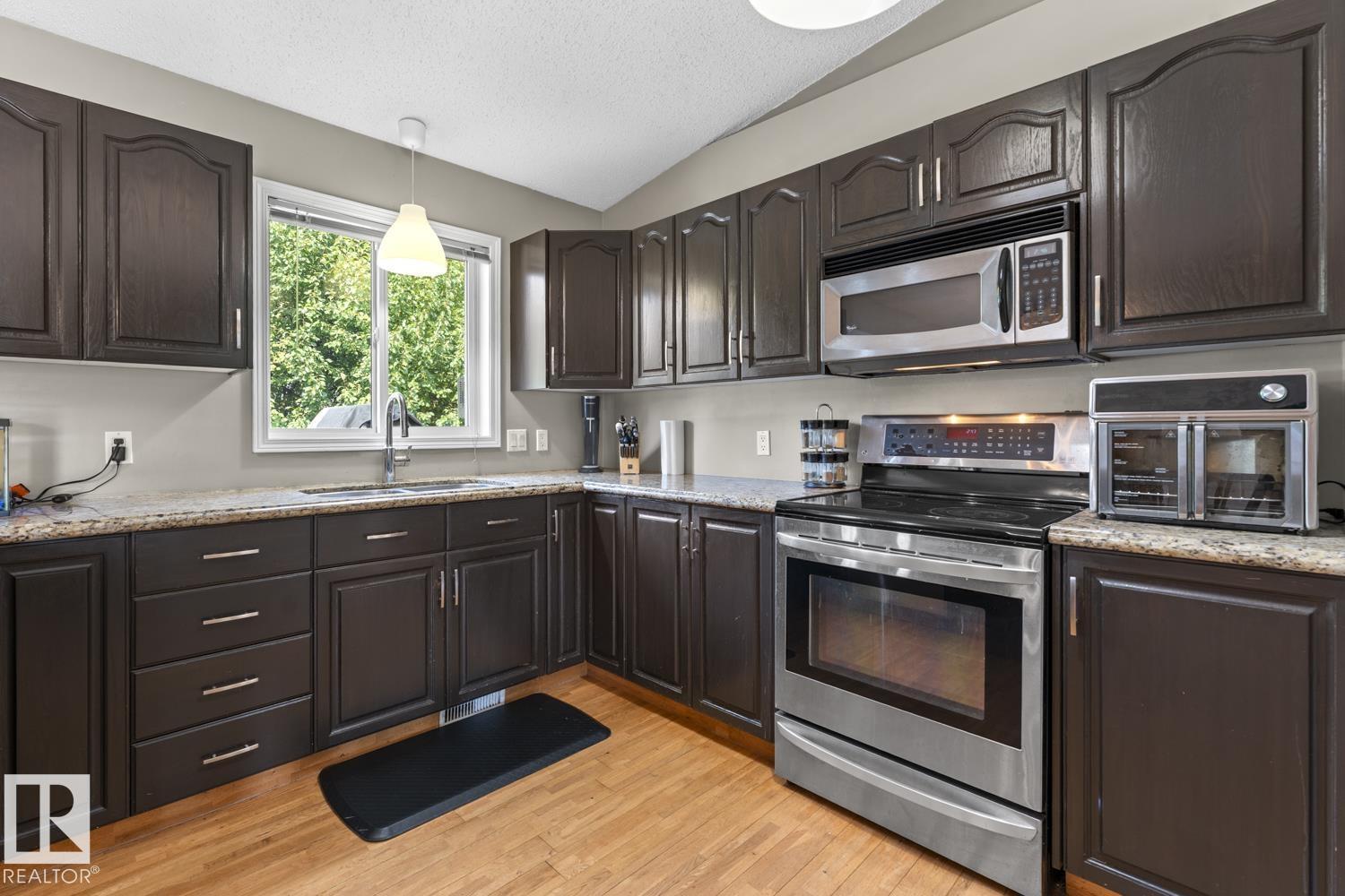 812 12 AV - Image 7