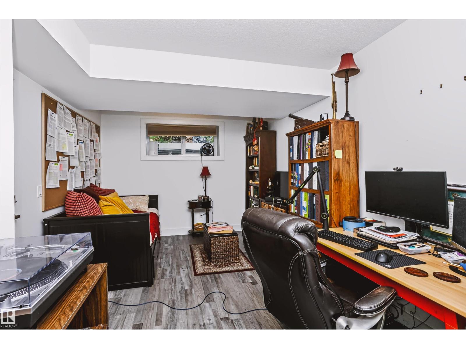 11305 79 AV NW - 33