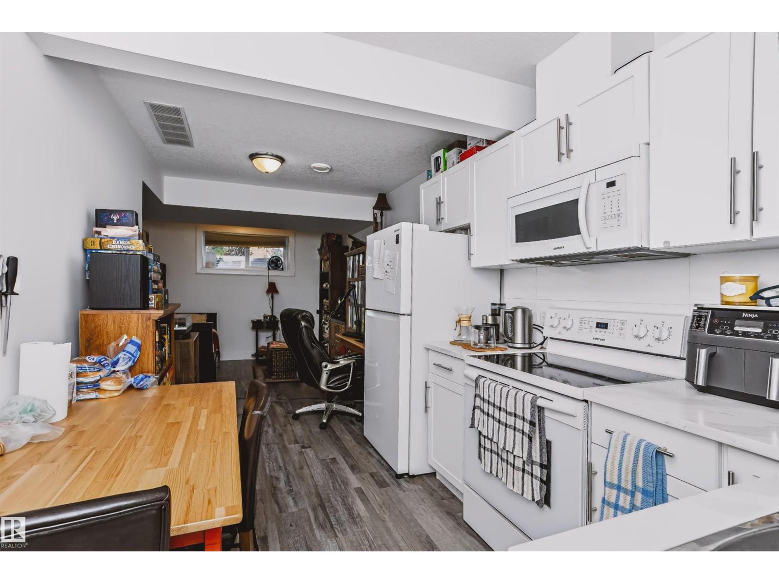 11305 79 AV NW - 36