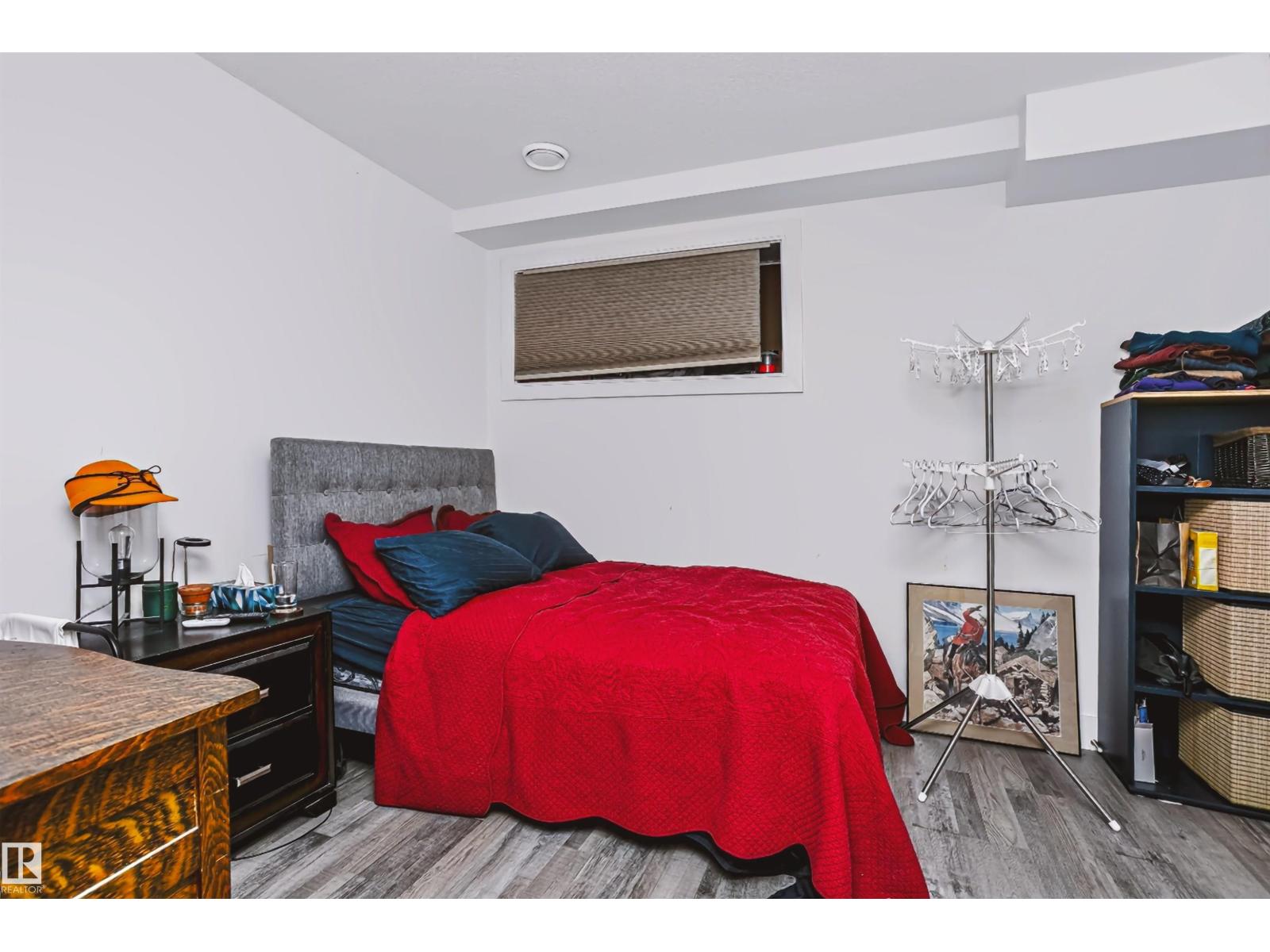11305 79 AV NW - 37