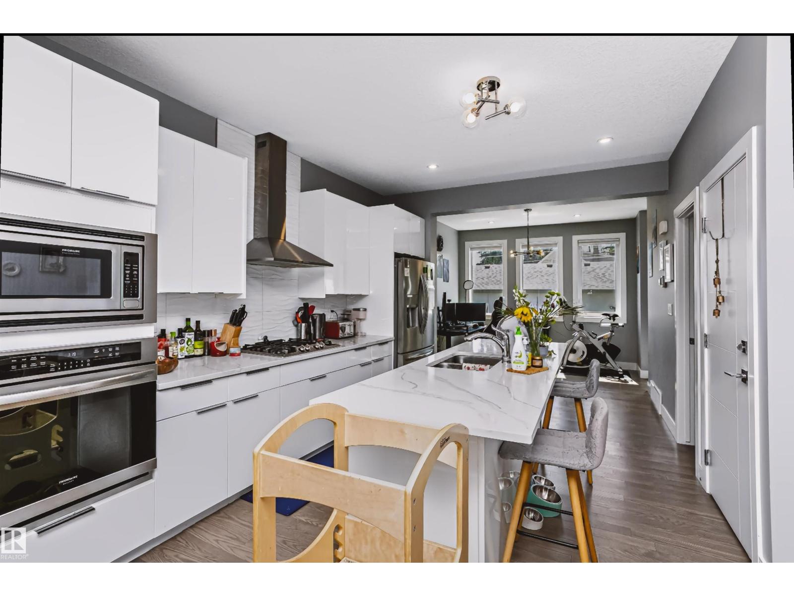 11305 79 AV NW - 8