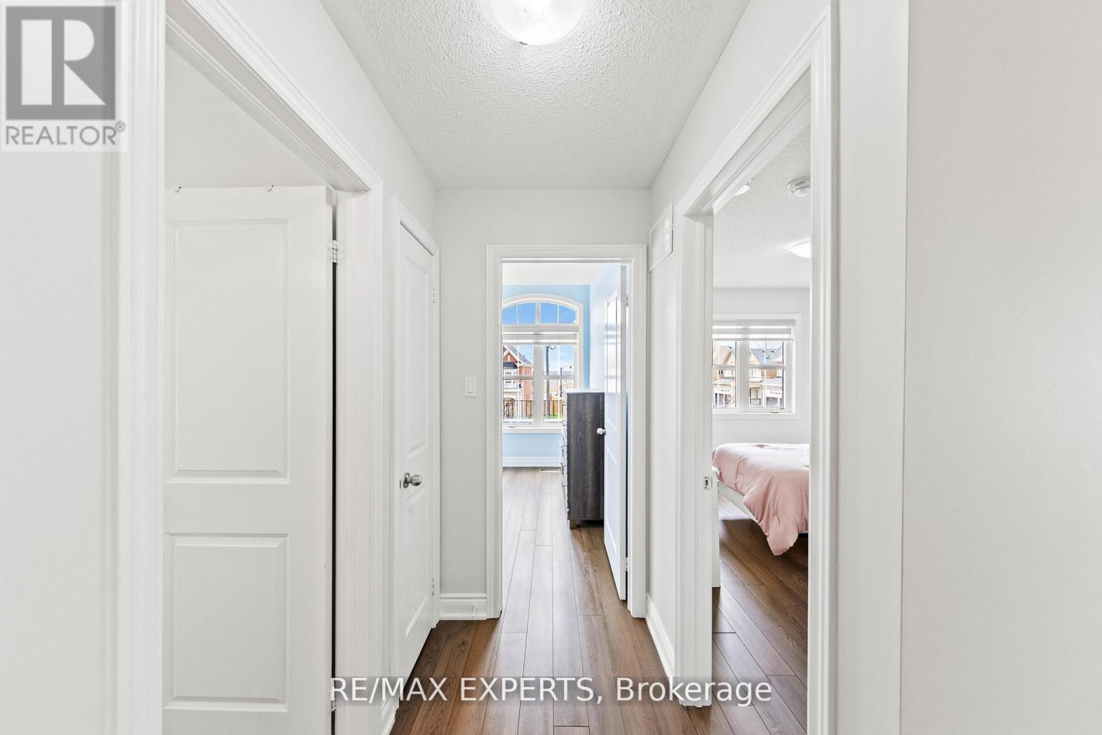 22 MANOR GLEN CRESCENT - 17