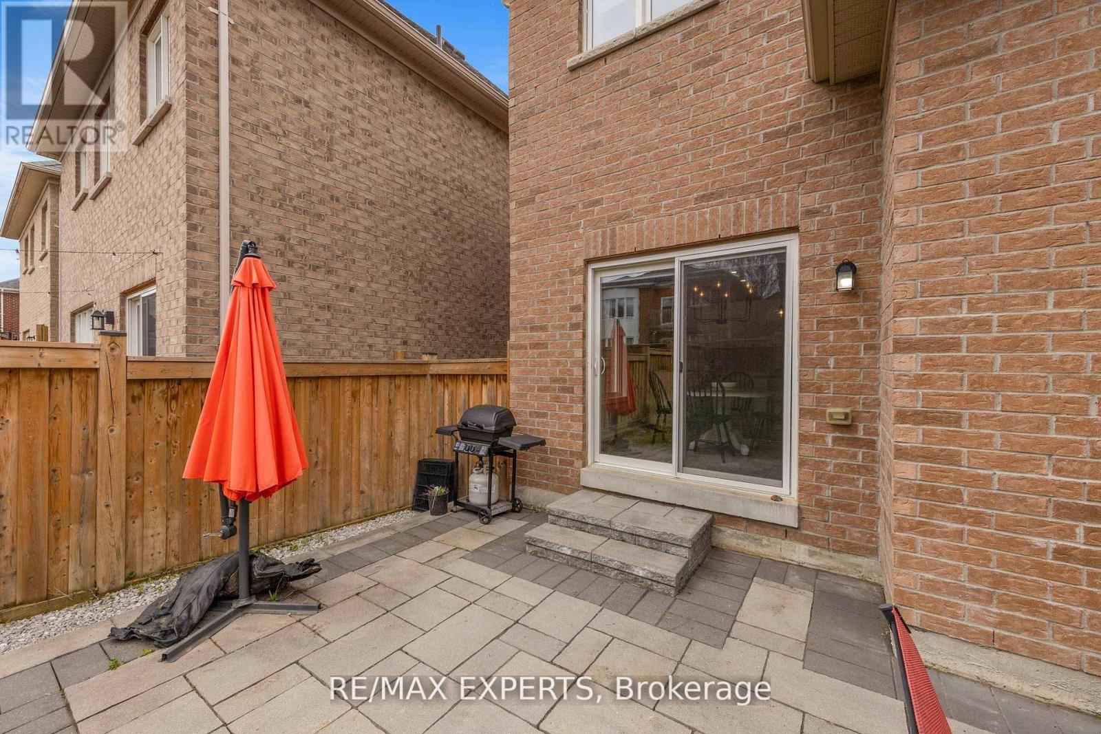 22 MANOR GLEN CRESCENT - 41