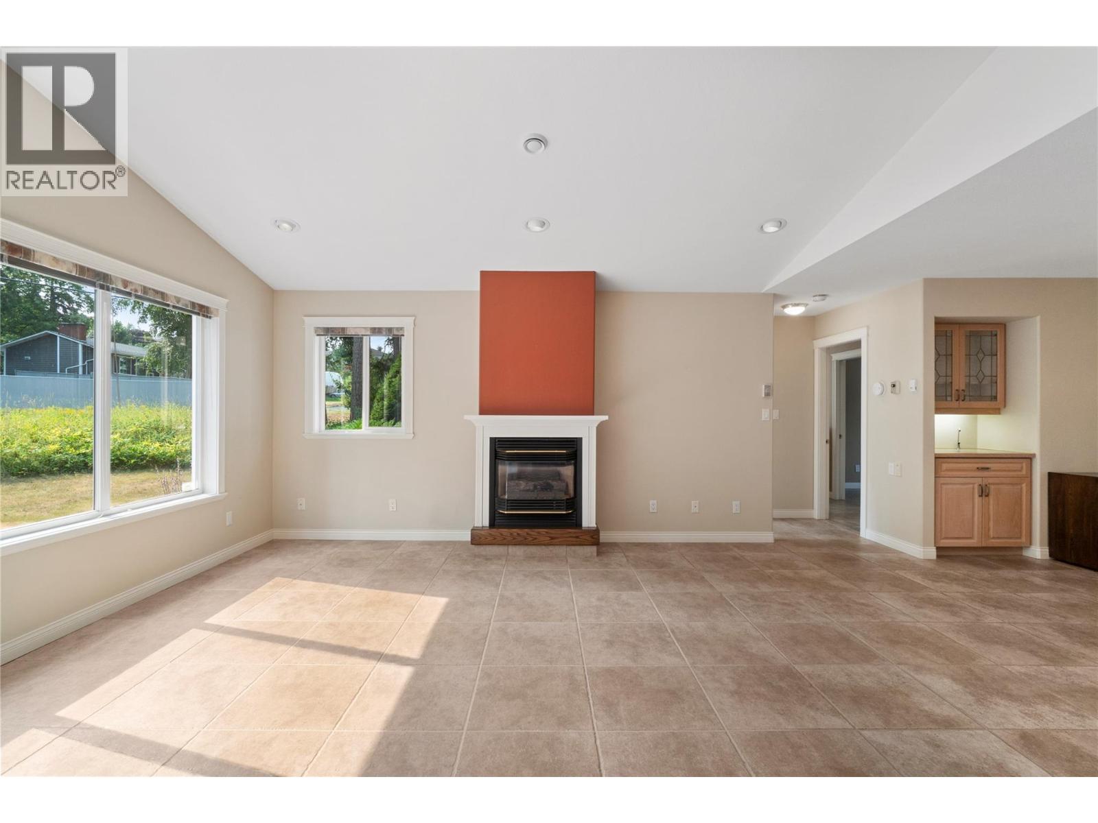 151 25 Street NE - 6