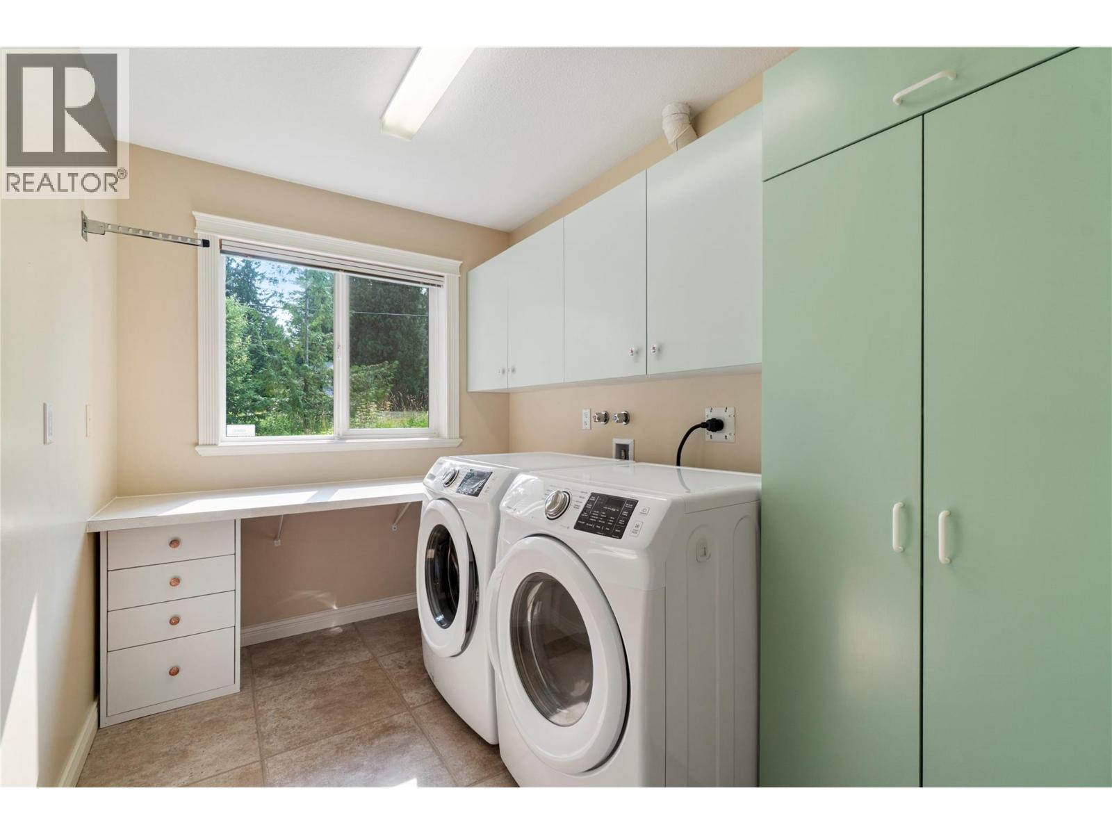 151 25 Street NE - 27