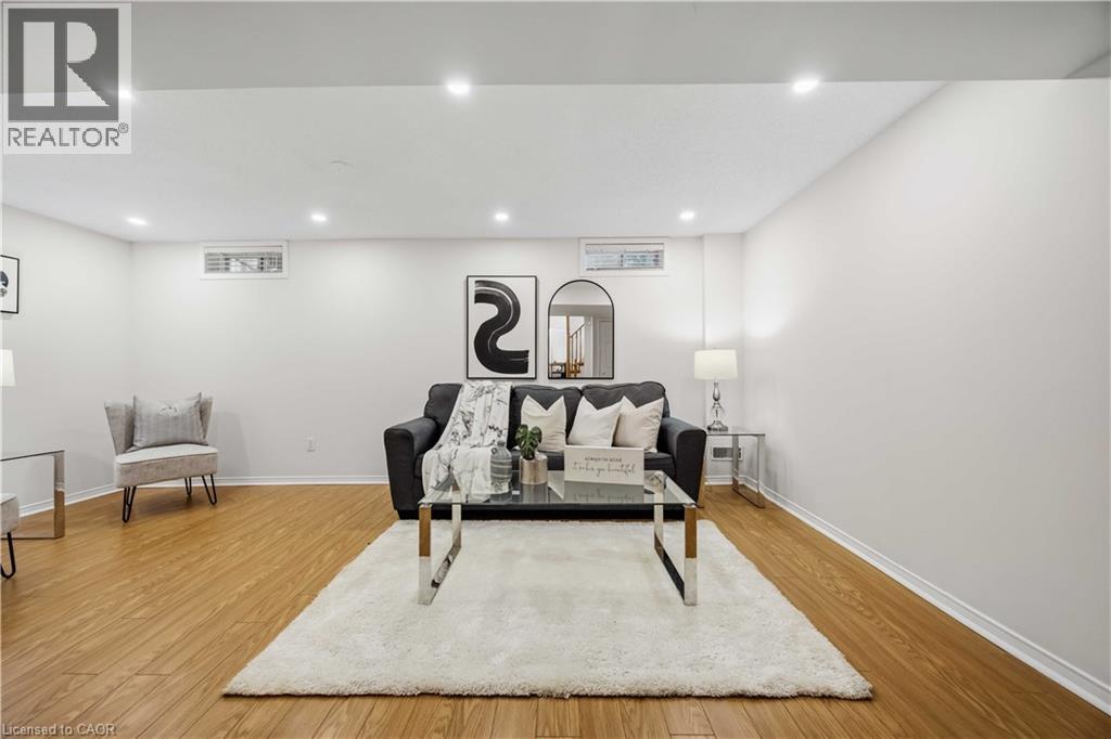 137 STOKELY Crescent - 41