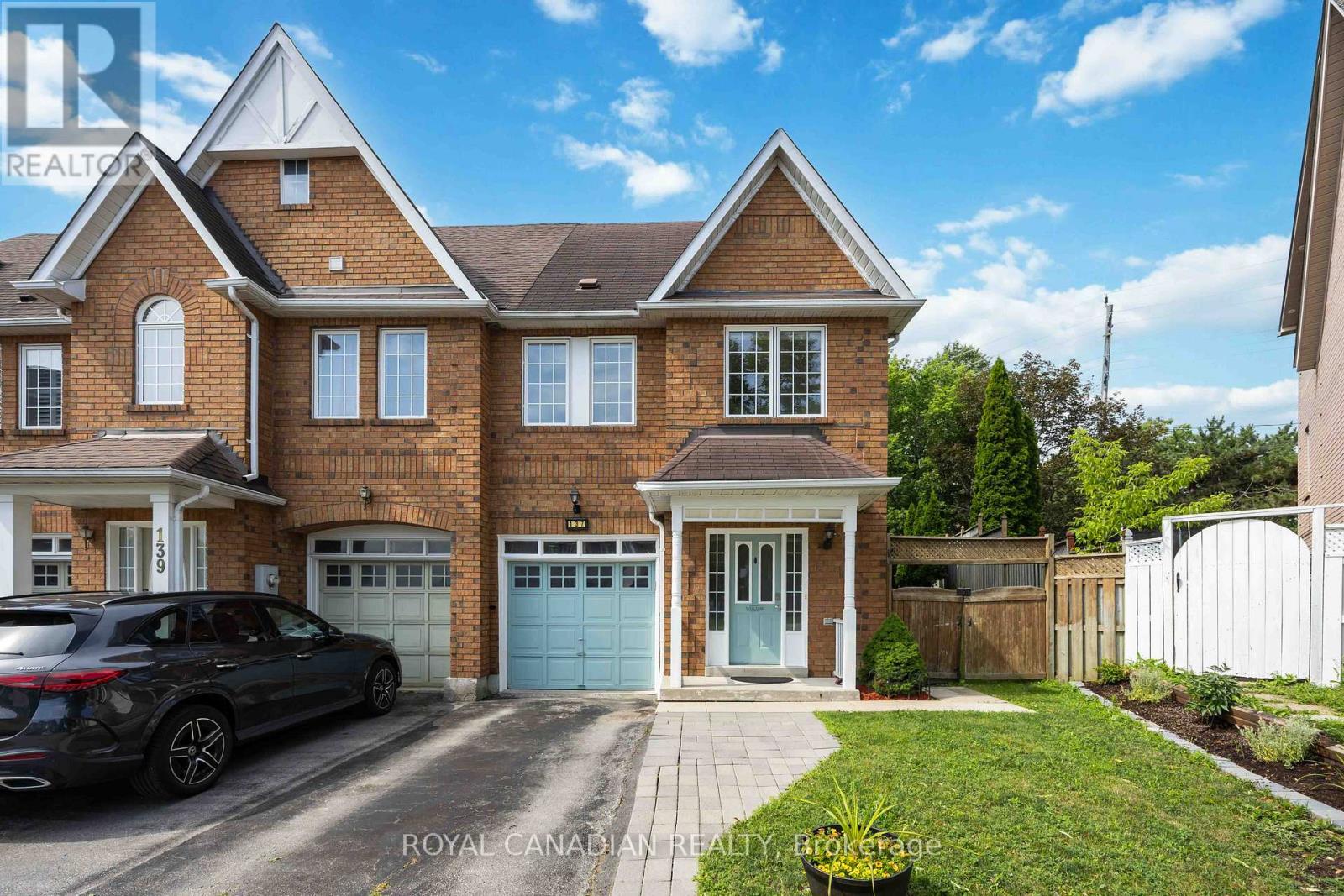 137 STOKELY CRESCENT - 1