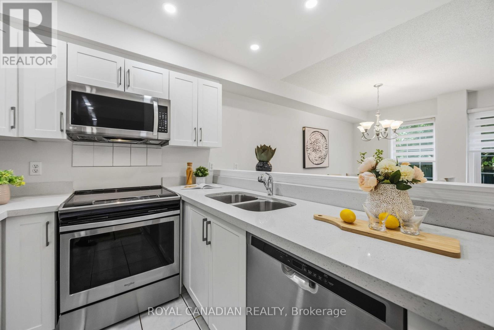 137 STOKELY CRESCENT - 25