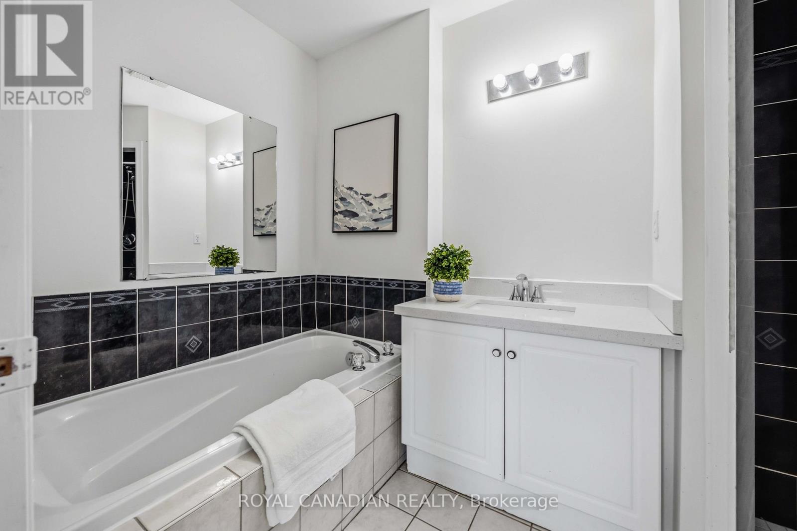 137 STOKELY CRESCENT - 30