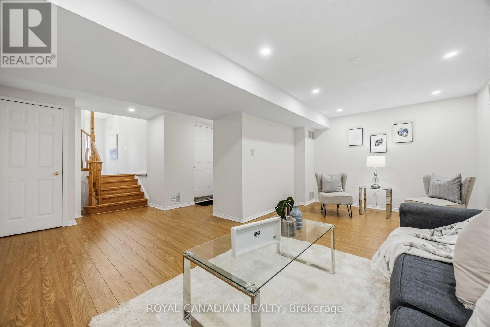 137 STOKELY CRESCENT - 43