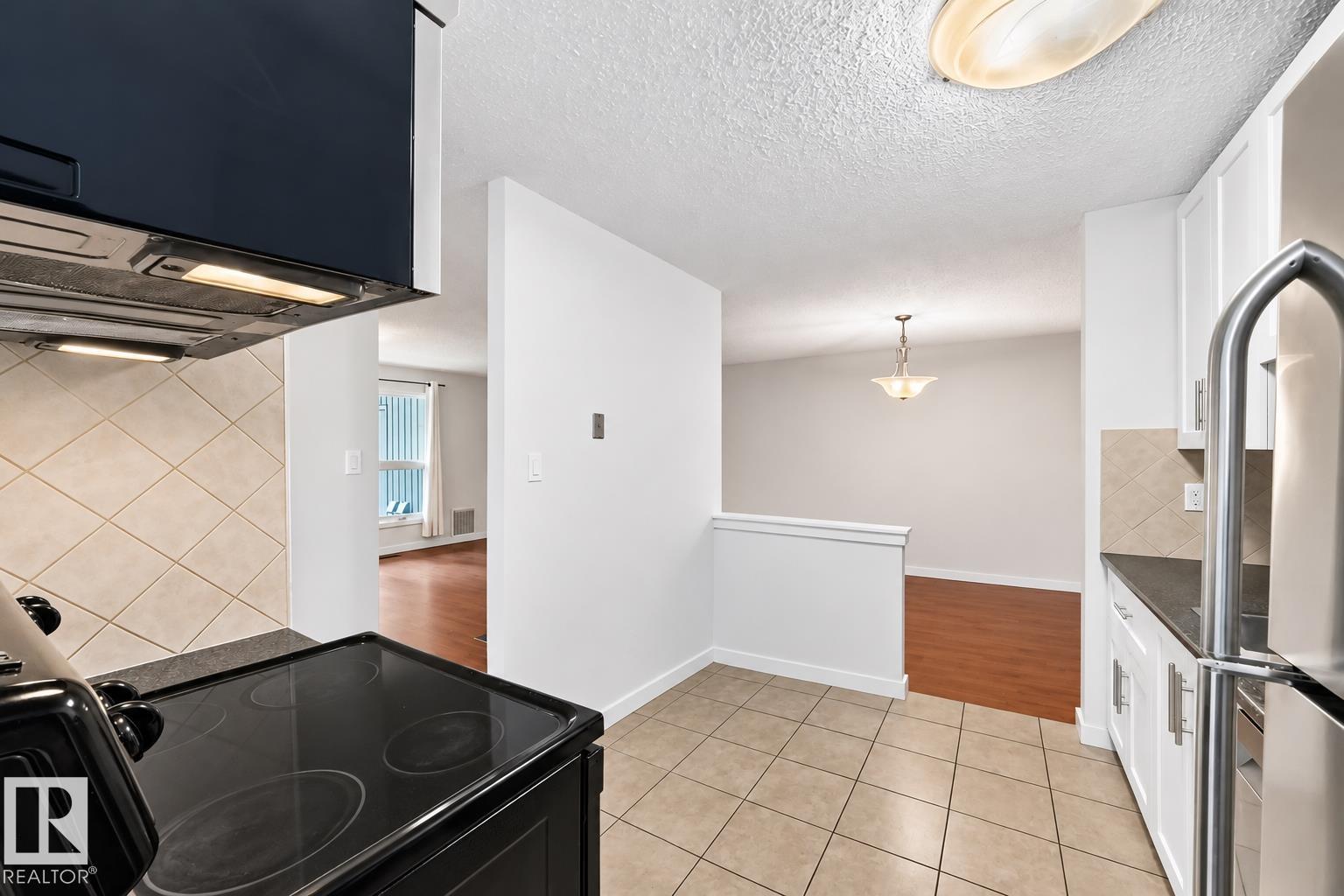 108 SURREY GARDENS GD NW - 8