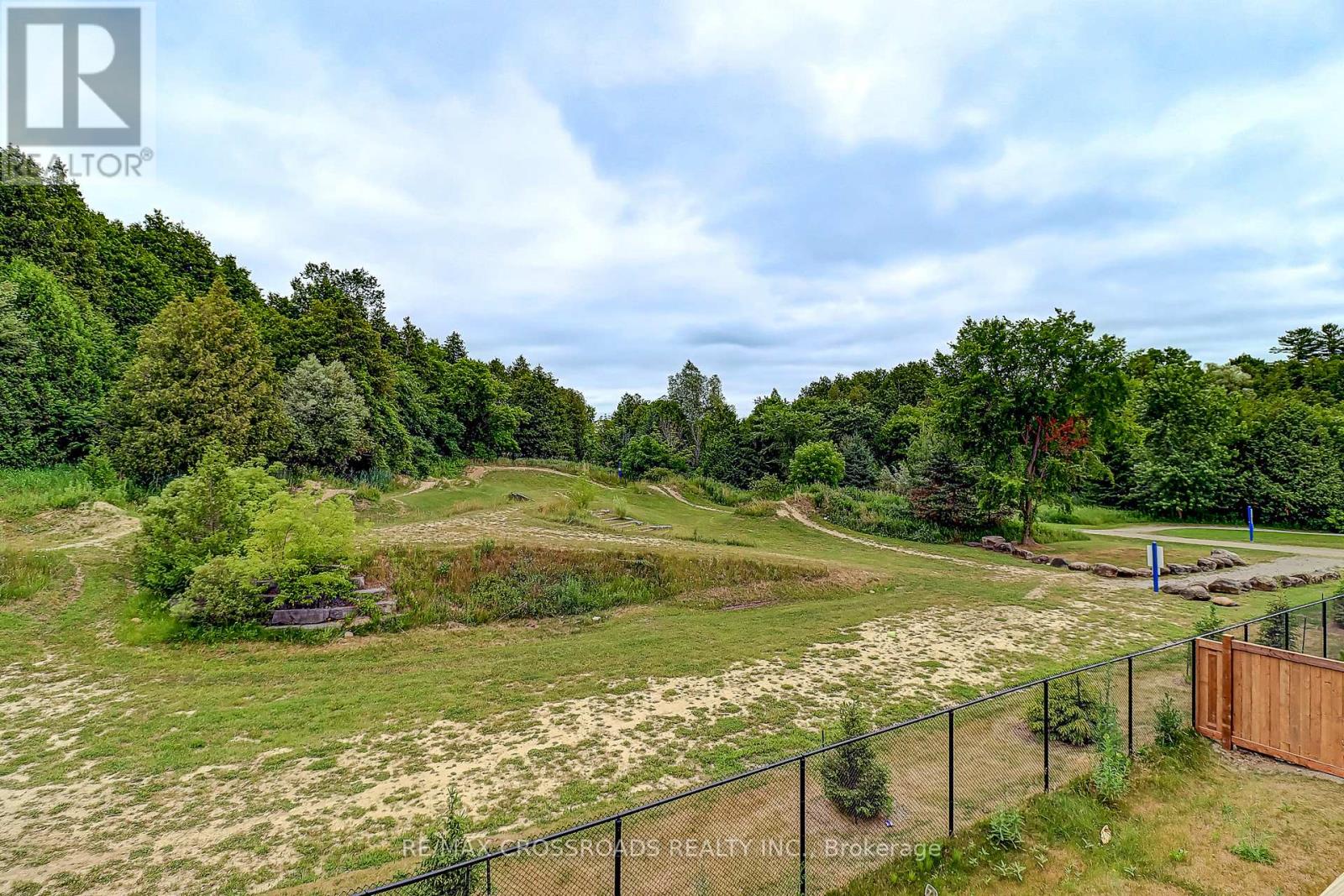 64 LYALL STOKES CIRCLE - 15