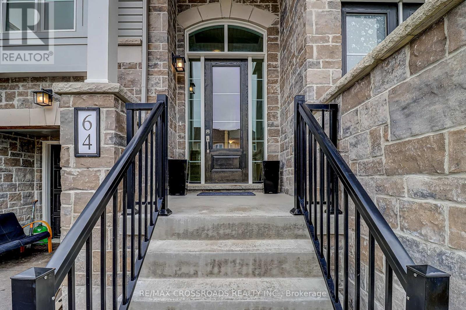 64 LYALL STOKES CIRCLE - 29