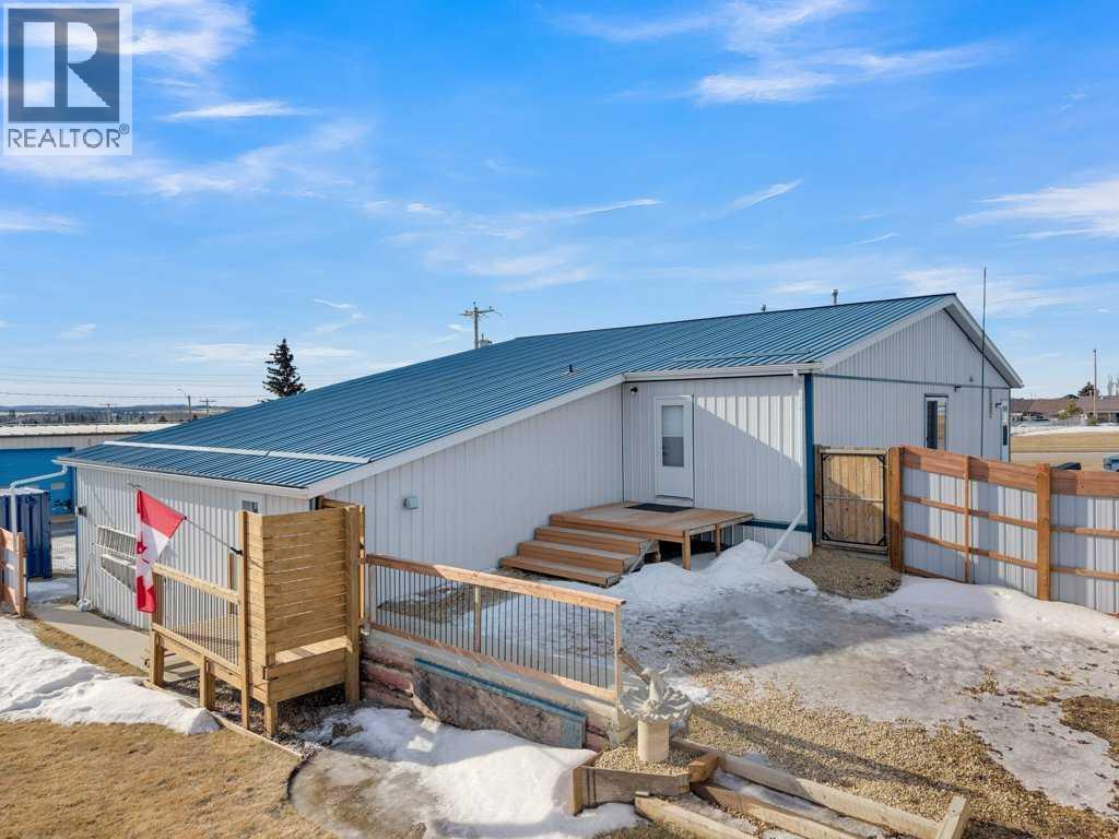 5025 46 Avenue - Photo 7