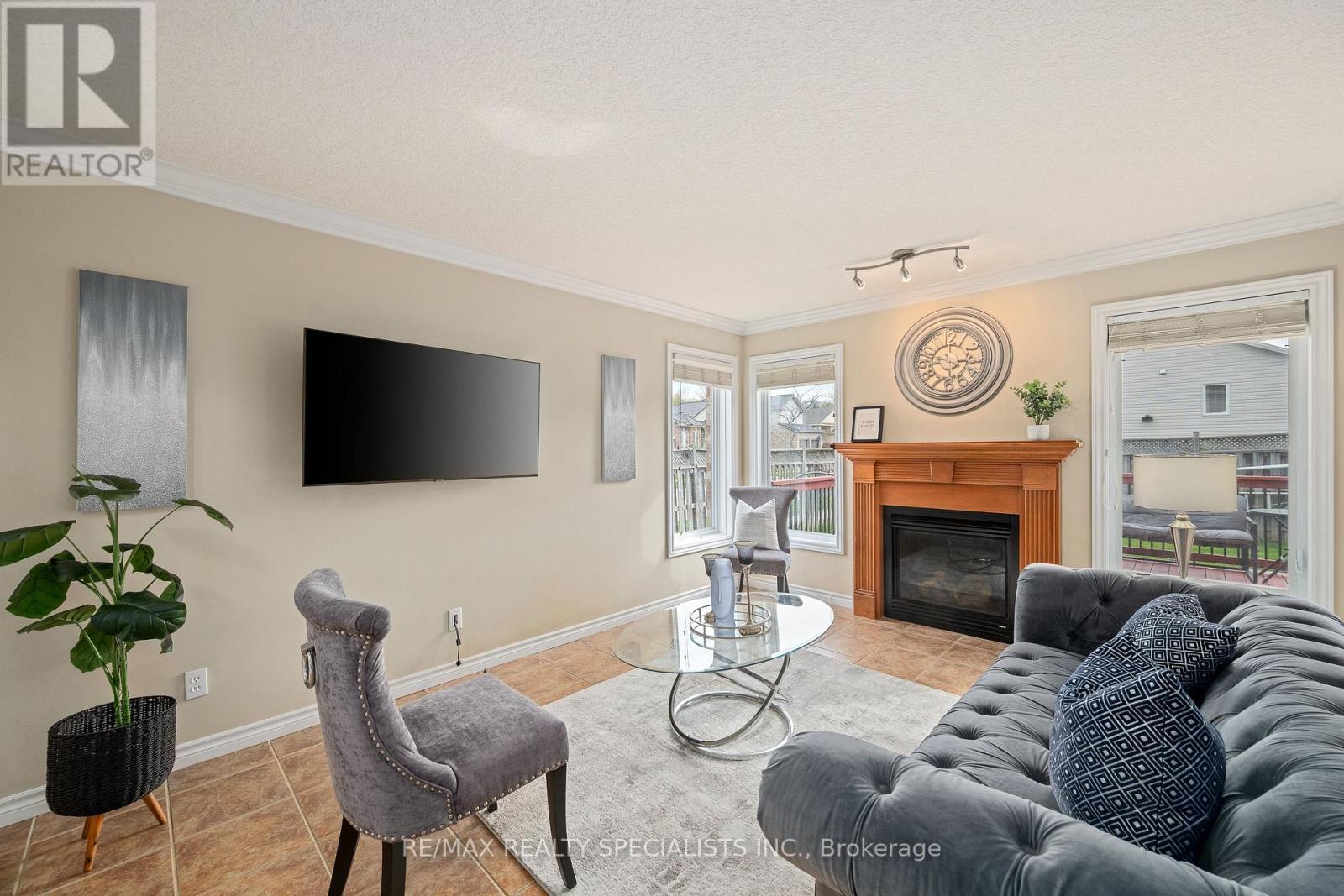 1865 BAYSWATER CRESCENT - 11