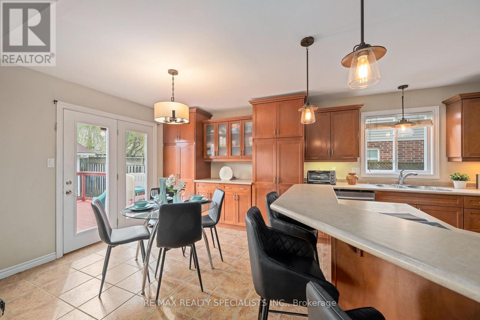 1865 BAYSWATER CRESCENT - 14
