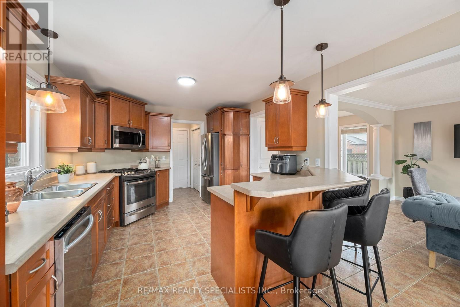 1865 BAYSWATER CRESCENT - 16
