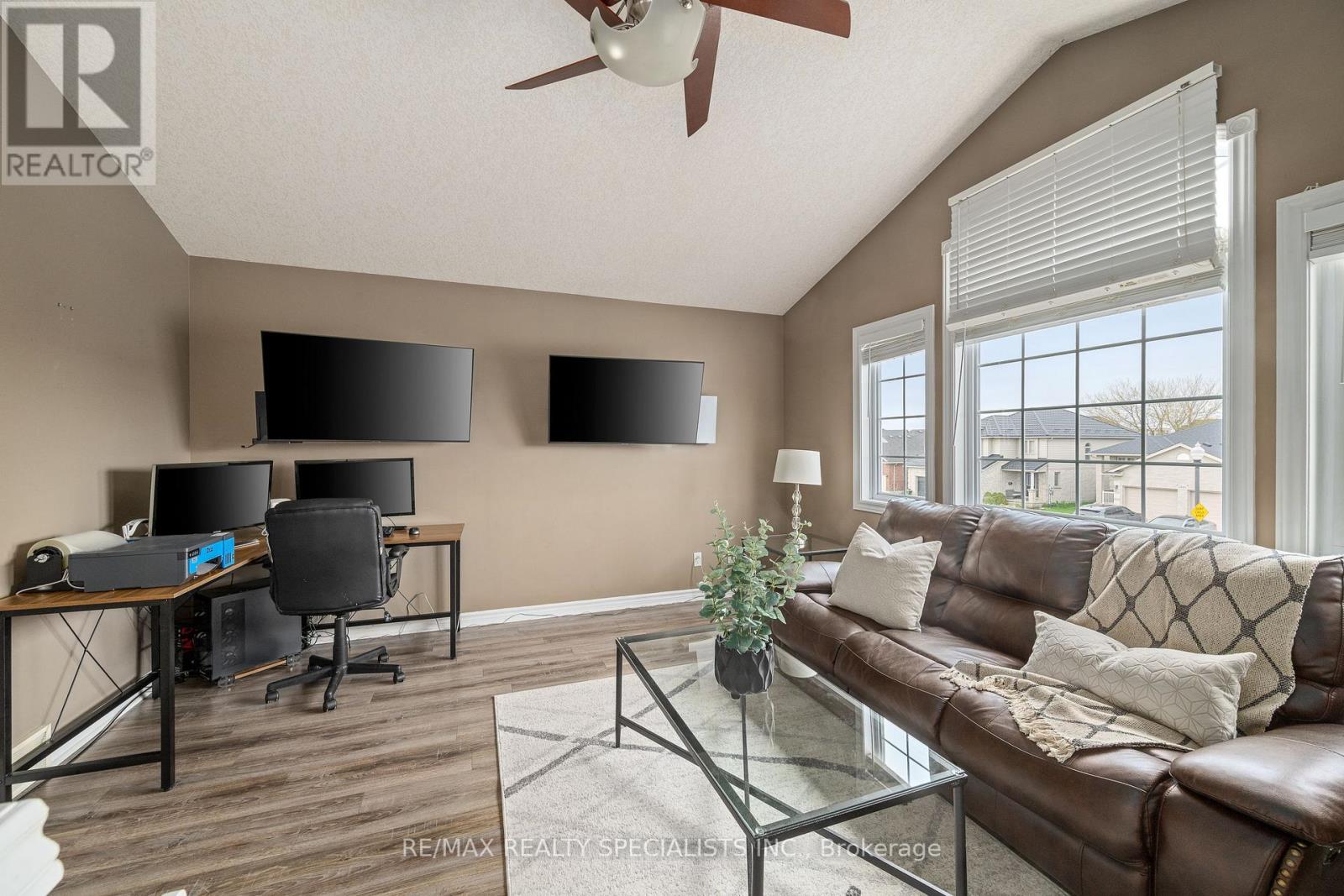 1865 BAYSWATER CRESCENT - 22