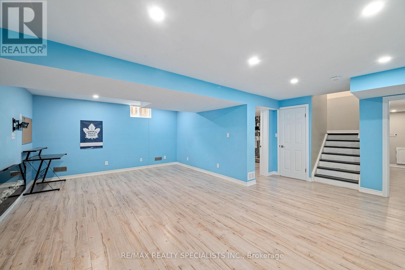 1865 BAYSWATER CRESCENT - 33