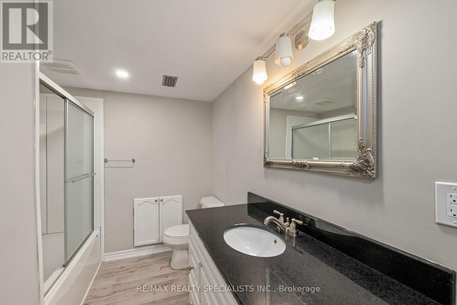 1865 BAYSWATER CRESCENT - 35