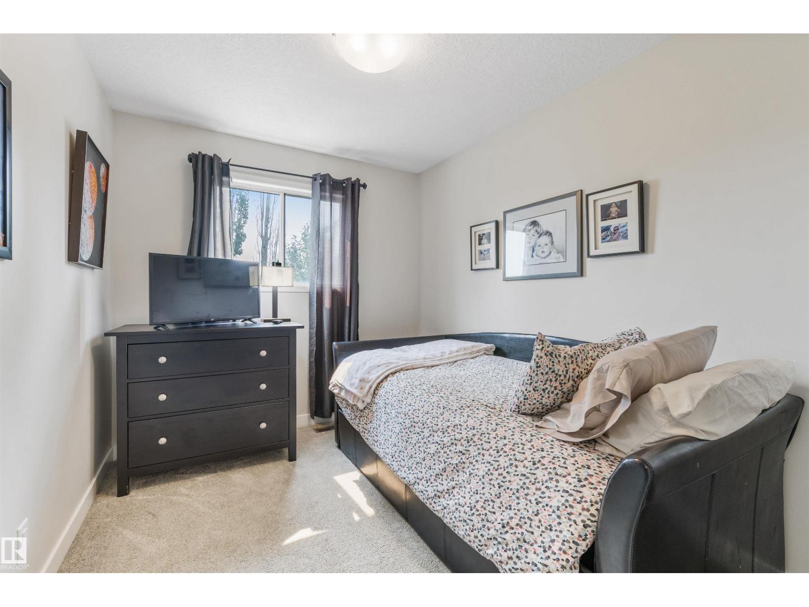 3 DENAULT PL - 23